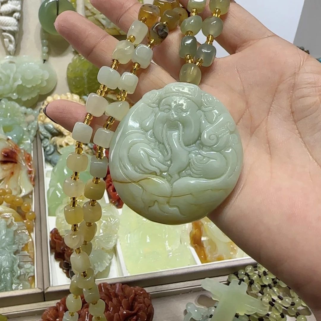 未镶嵌蛇纹石玉吊坠