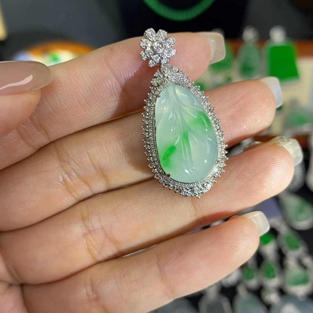 翡翠18K金镶嵌颈饰A货翡翠