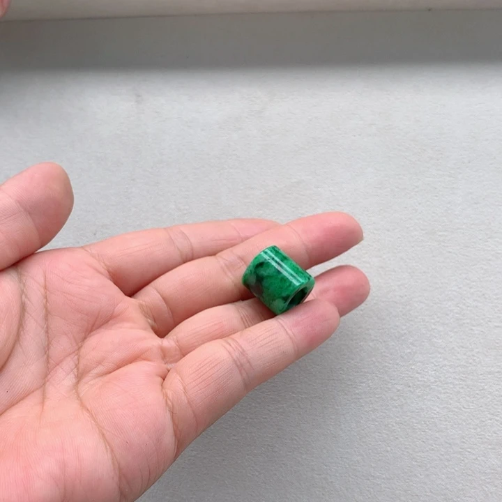 翡翠未镶嵌颈饰麦*