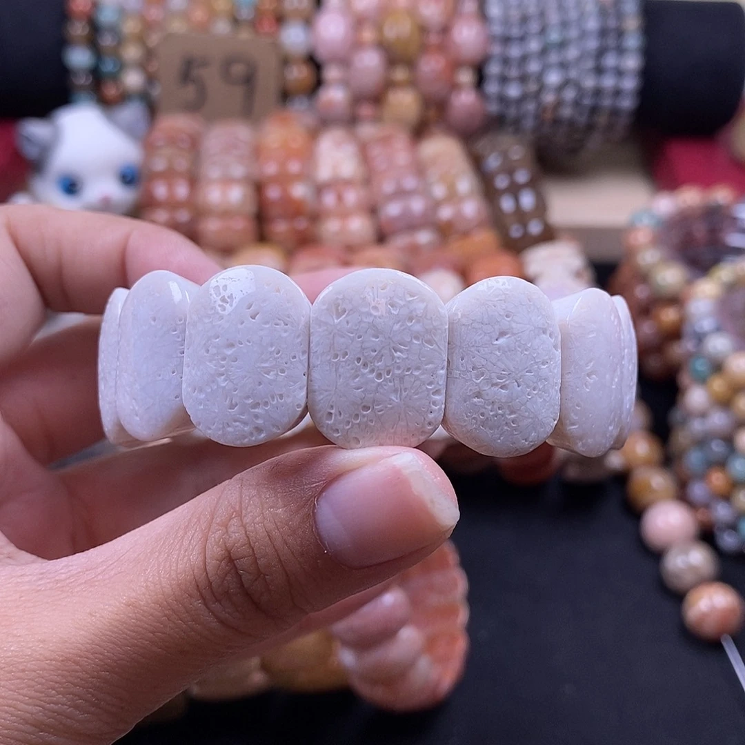 硅化珊瑚（珊瑚玉）手牌未镶嵌j****在
