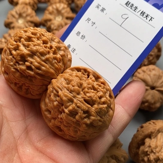 文玩核桃把件董*勤莲花