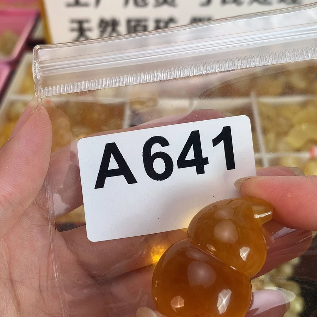 未镶嵌琥珀珠宝奇石