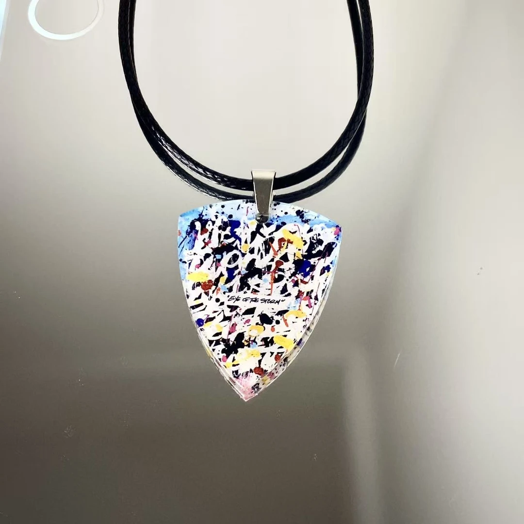 ONE OK ROCK日本乐队周边吉他拨片项链配饰专辑封面徽章唱片挂饰