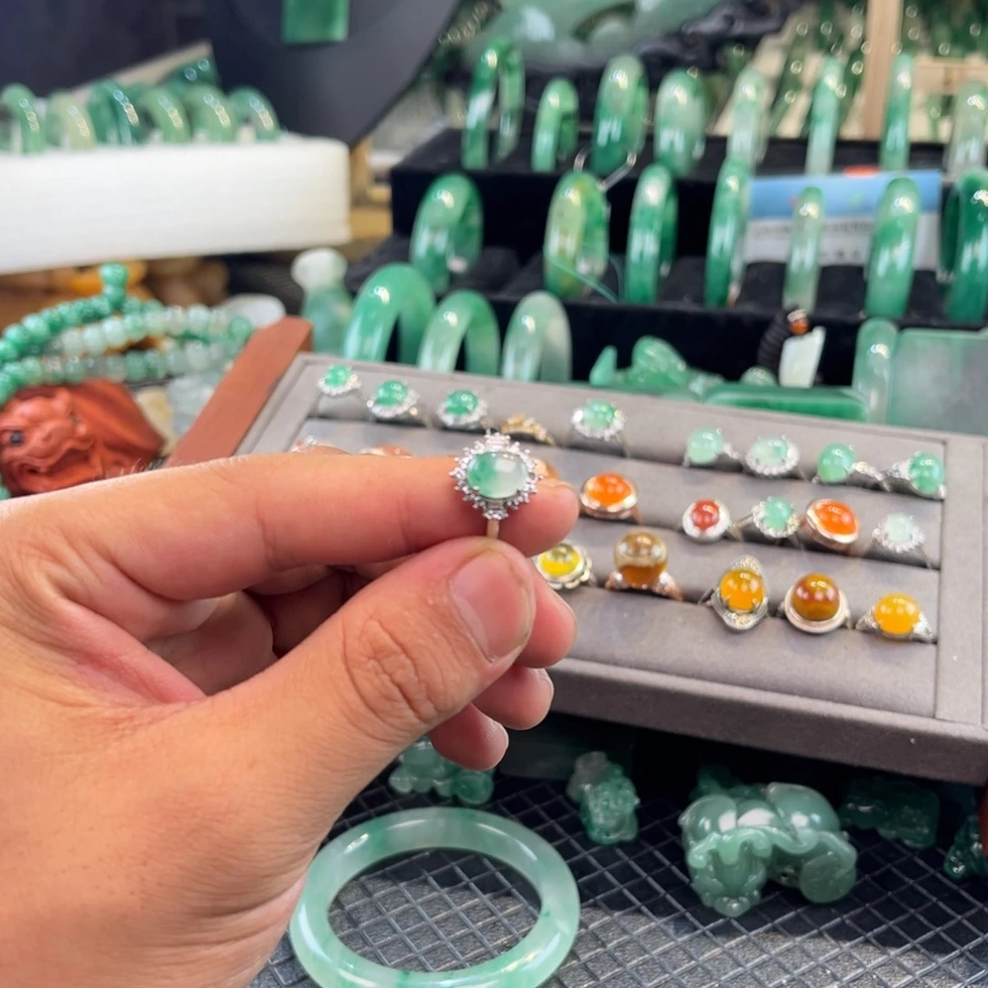 未镶嵌手链石英质玉（非洲翠）