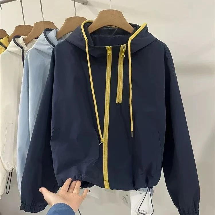 韩系连帽冲锋衣外套女秋季独特新款高级感时尚小个子宽松减龄上衣