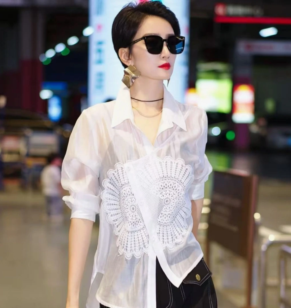 （玟萱推荐）时尚不规则设计感重工钩花衬衫