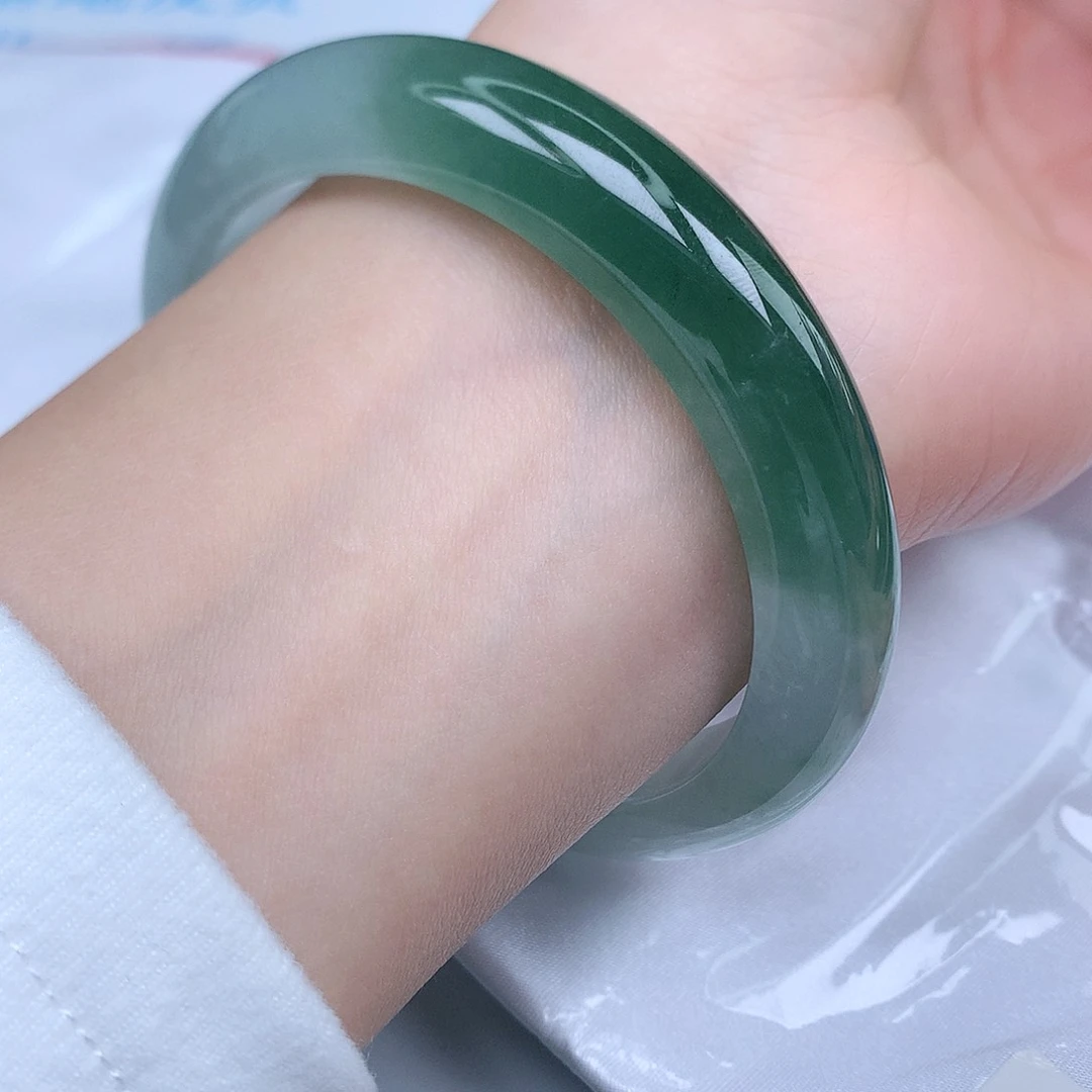 翡翠手镯未镶嵌天然