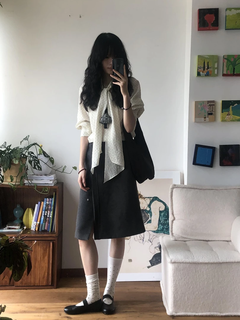 【曼哈顿城】高级感职场气质波点飘带衬衫上衣减龄灰色半身裙两件套