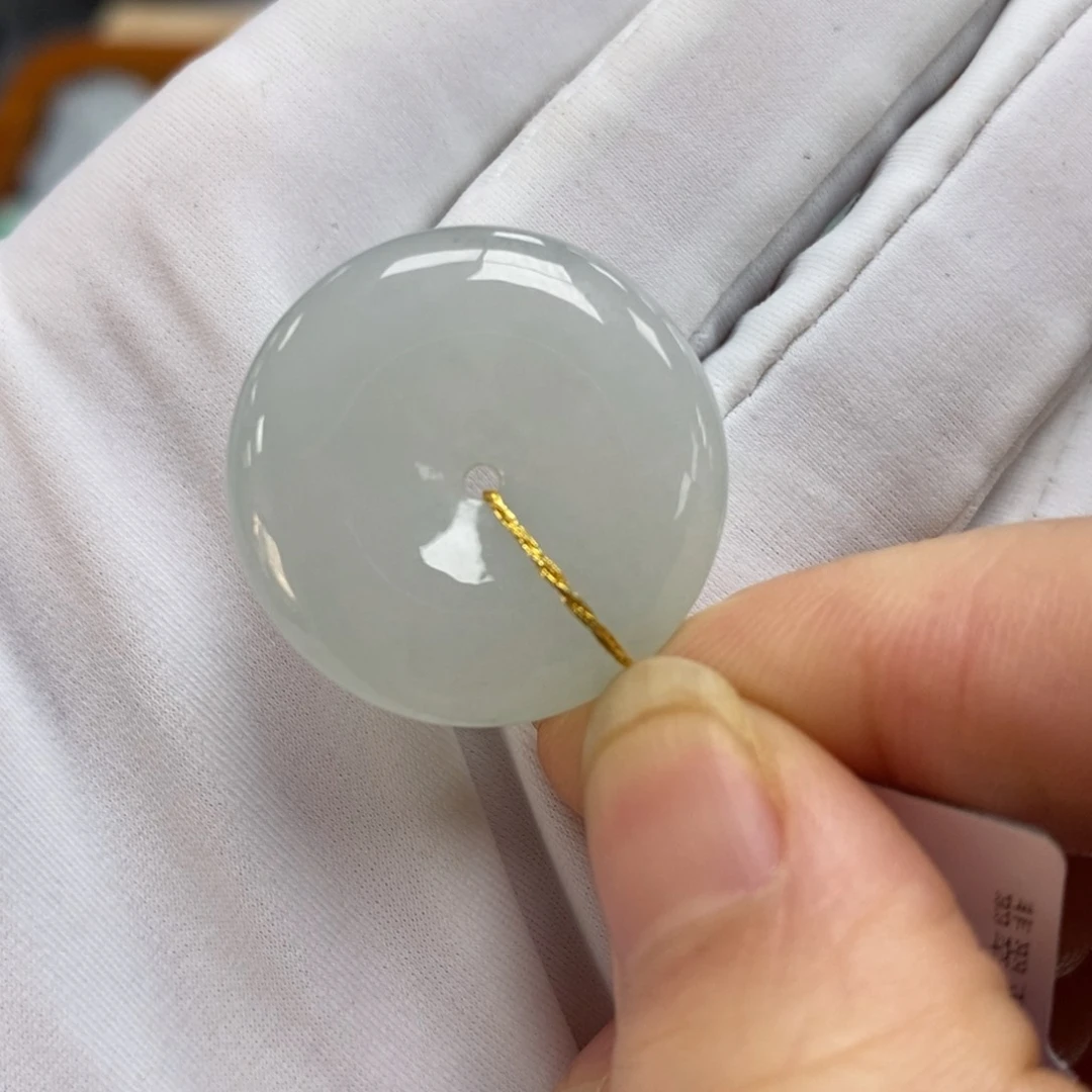 翡翠颈饰未镶嵌平安扣