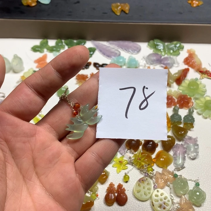 晚***e合金蛇纹石玉耳钉