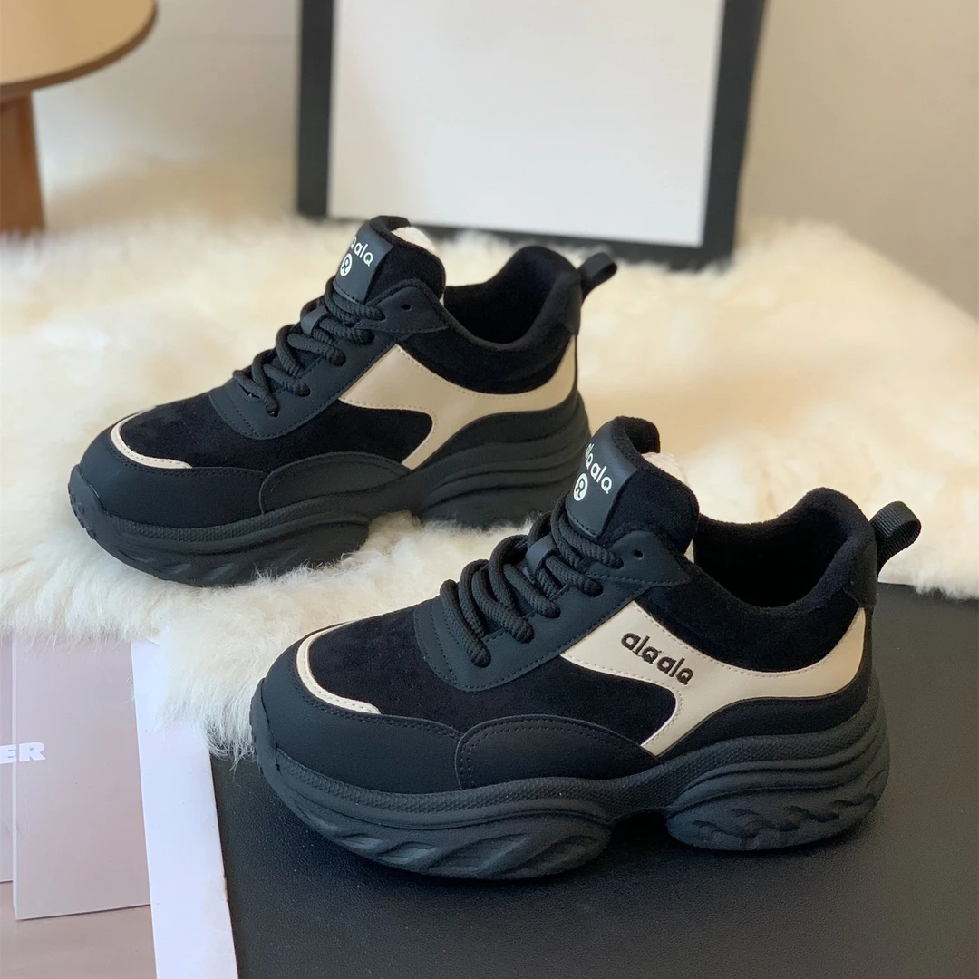 新款显脚小时尚休闲板鞋女2025年冬季加绒爆款舒适百搭厚底休闲鞋