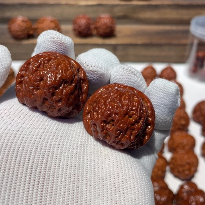 文玩核桃吊坠?**树血麒麟588.35.04