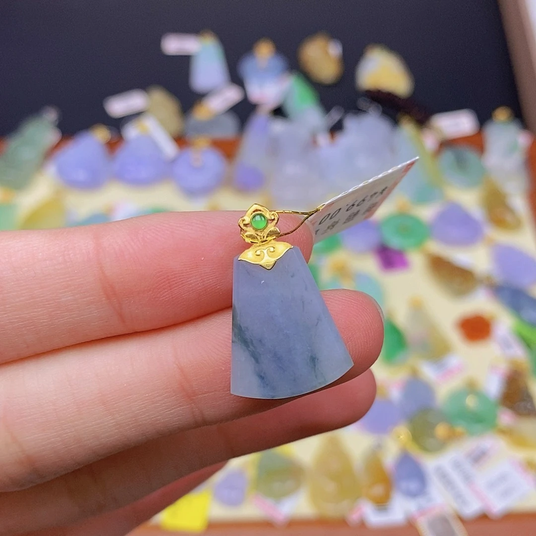 翡翠颈饰18K金镶嵌翡翠