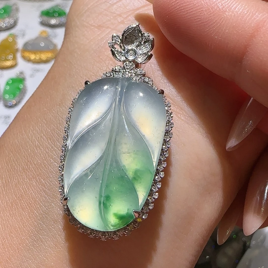 【闪购商品】颈饰18K金镶嵌翡翠天然