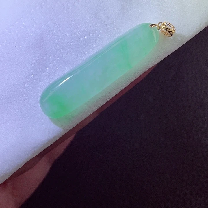 翡翠18K金镶嵌颈饰翡翠