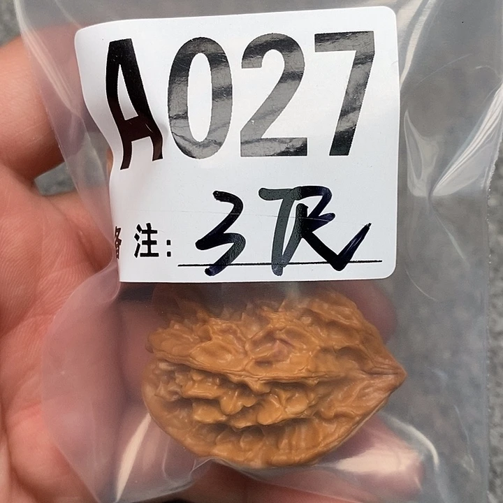 吊坠文玩核桃三棱