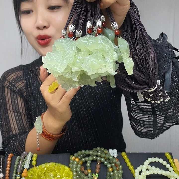蛇纹石玉未镶嵌颈饰