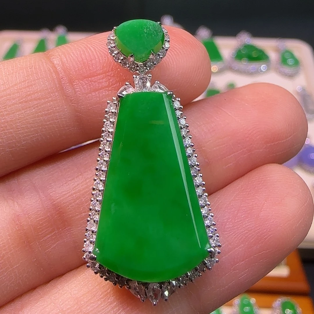 翡翠18K金镶嵌耳饰