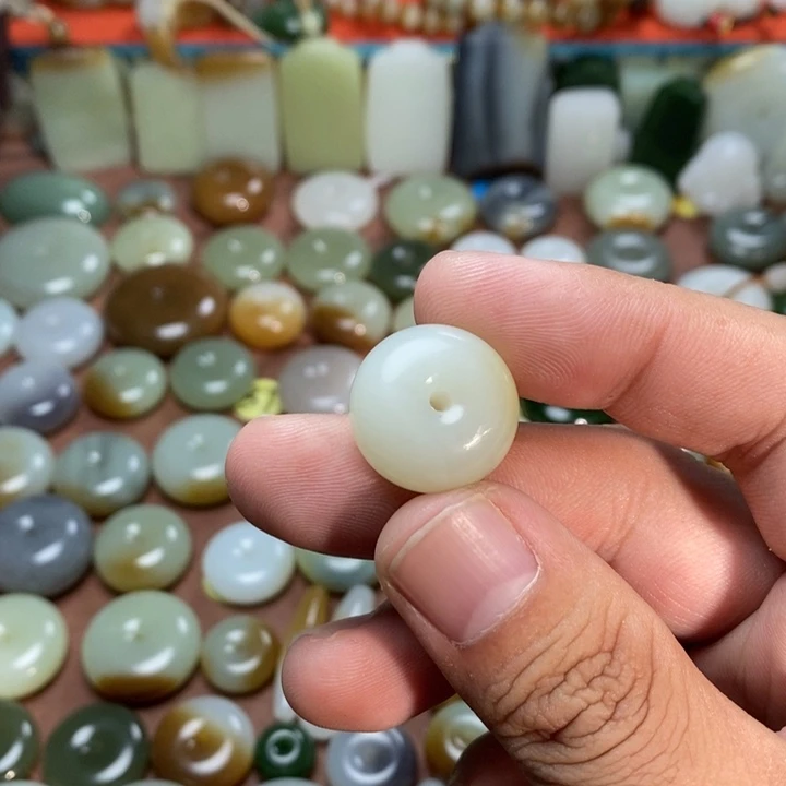 和田玉未镶嵌吊坠(不含链)