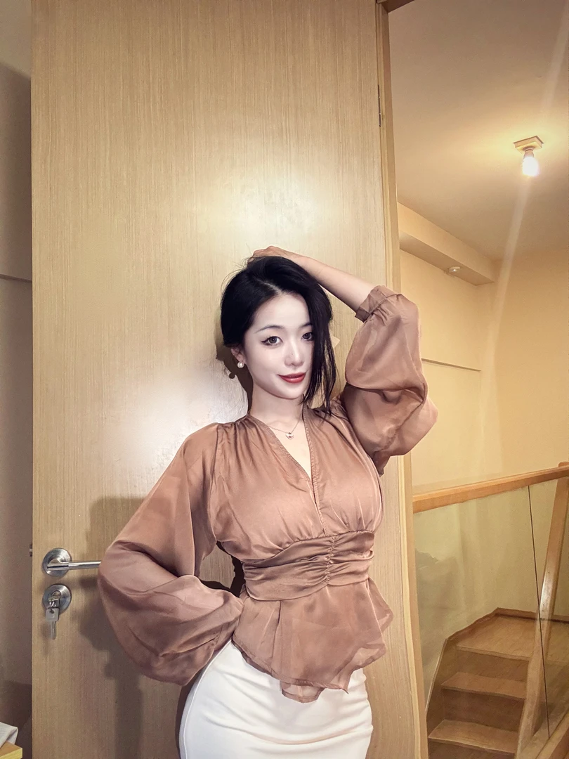 法式泡泡袖V领雪纺衫女夏季新款高级感收腰显瘦百搭小衫上衣