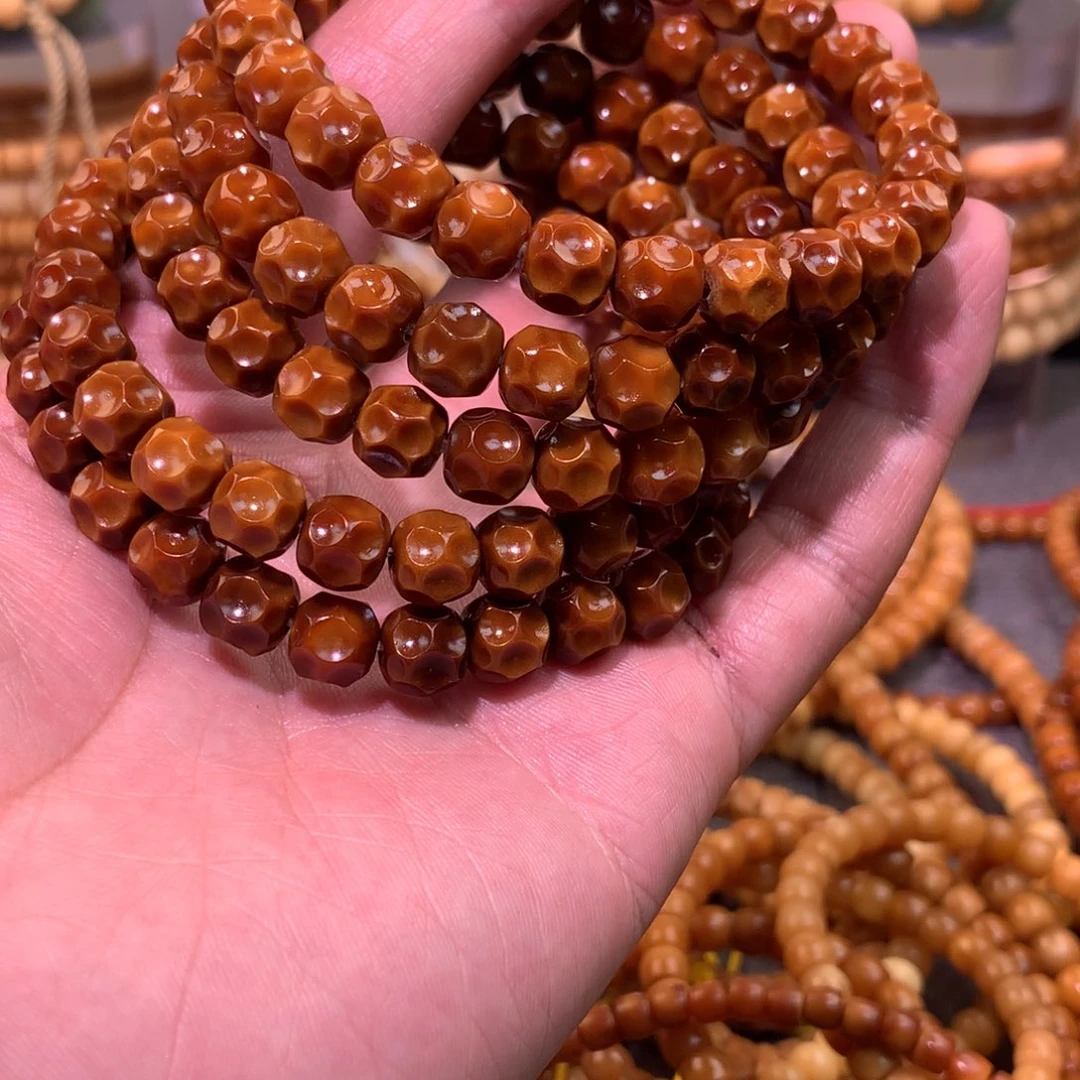 星月菩提吊坠9×8藏红半玉化单圈