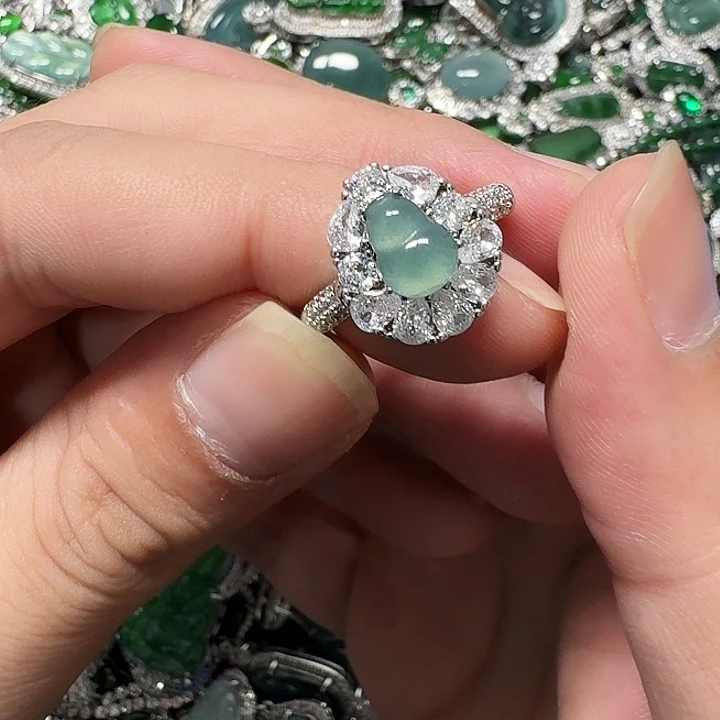 翡翠未镶嵌颈饰天然A货翡翠放漏