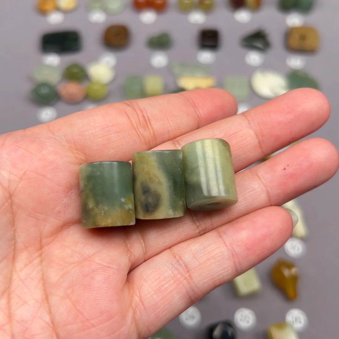 未镶嵌蛇纹石玉颈饰