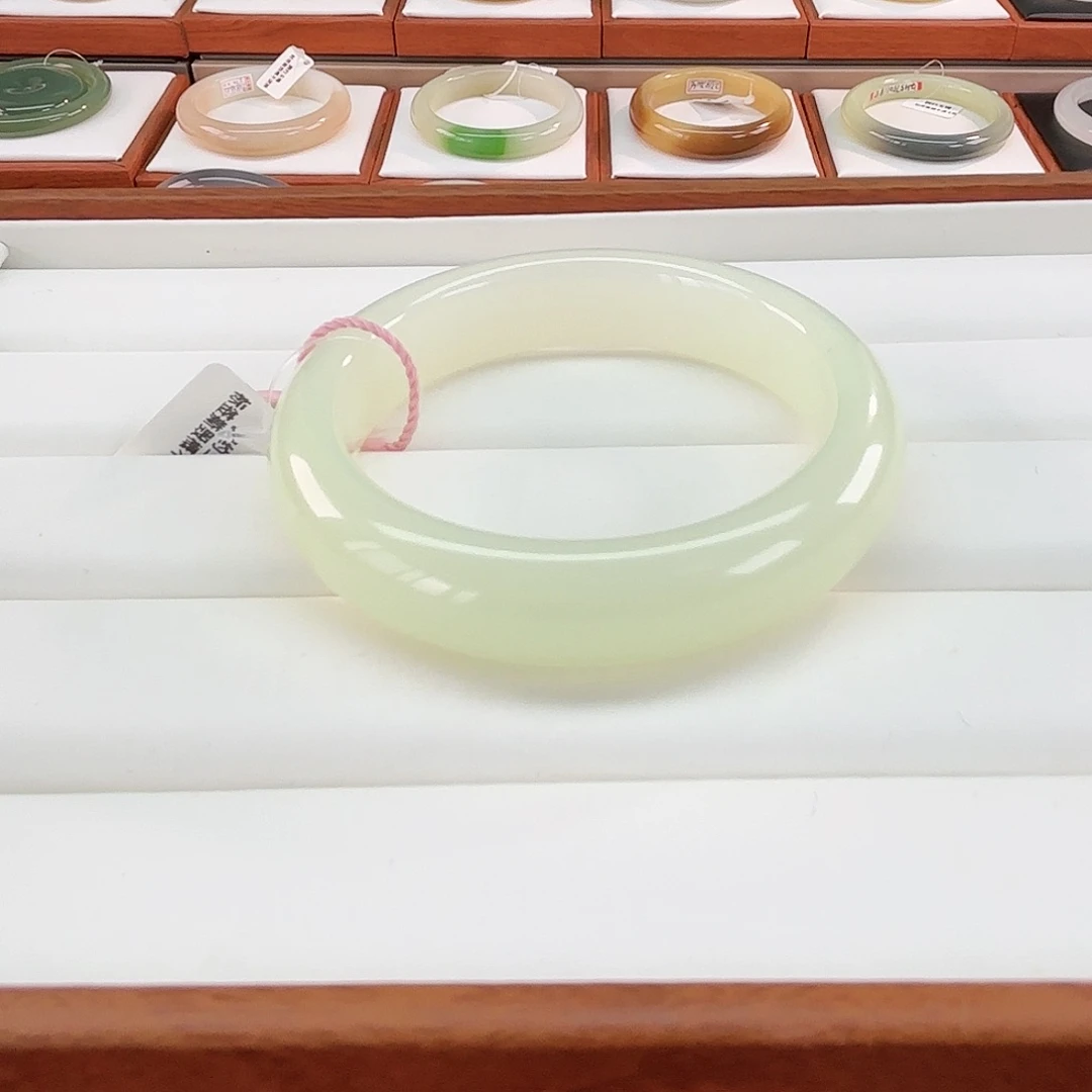 和田玉未镶嵌手镯俄翠