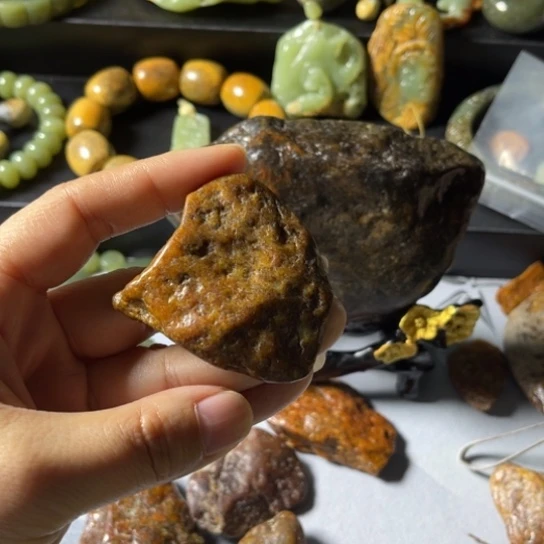 透闪石质玉手把件未镶嵌海**针