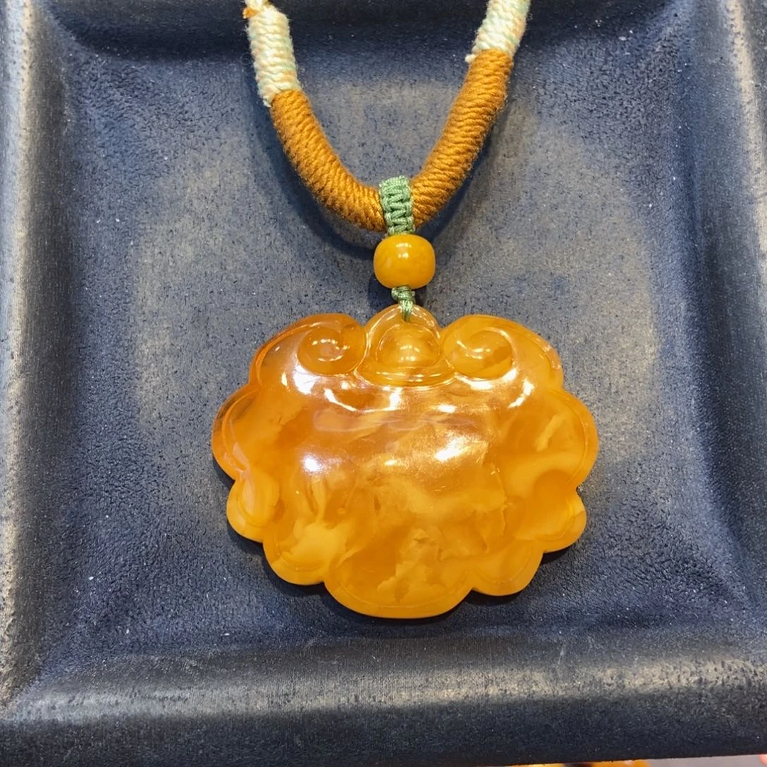 琥珀未镶嵌颈饰蜜蜡
