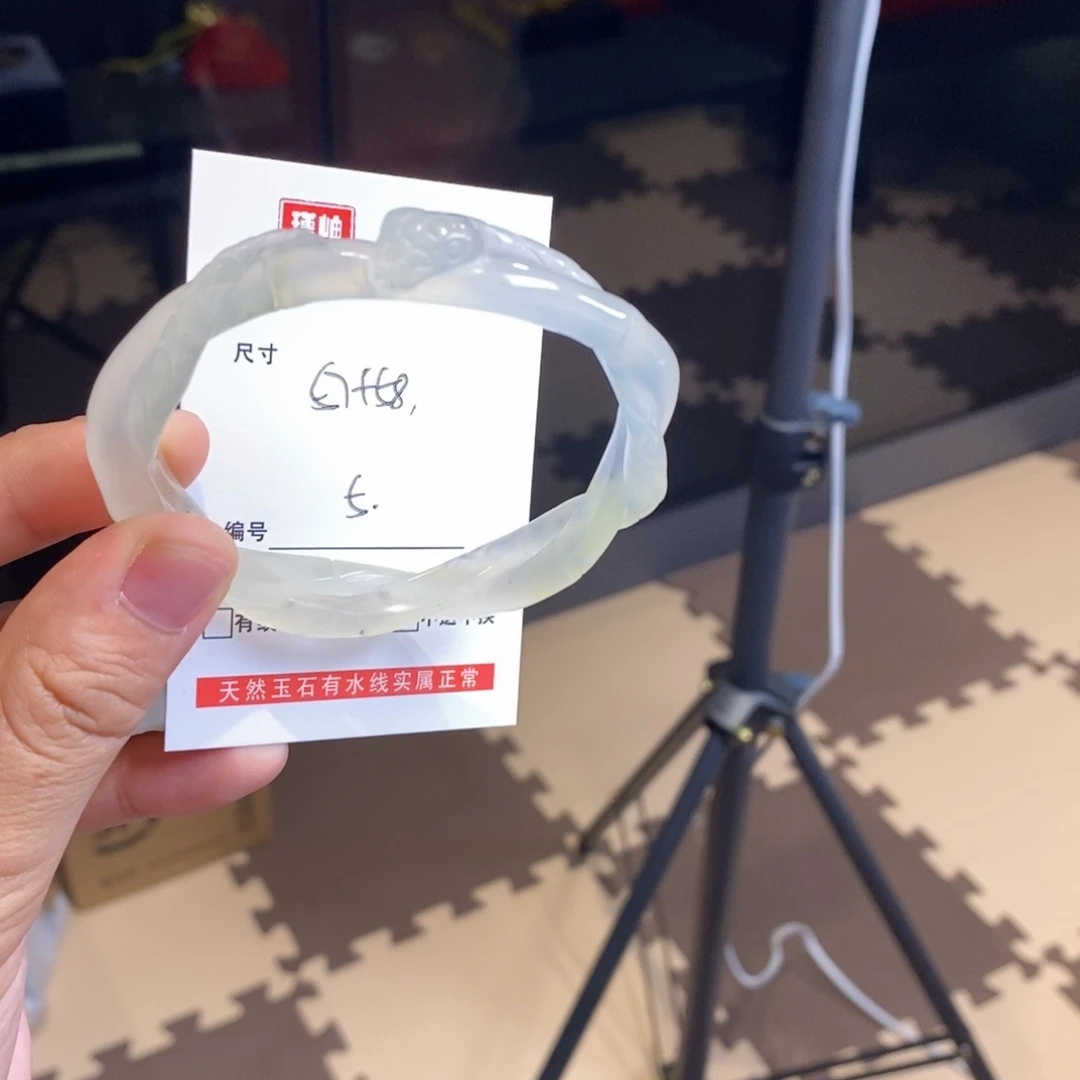 A***o蛇纹石玉未镶嵌手镯