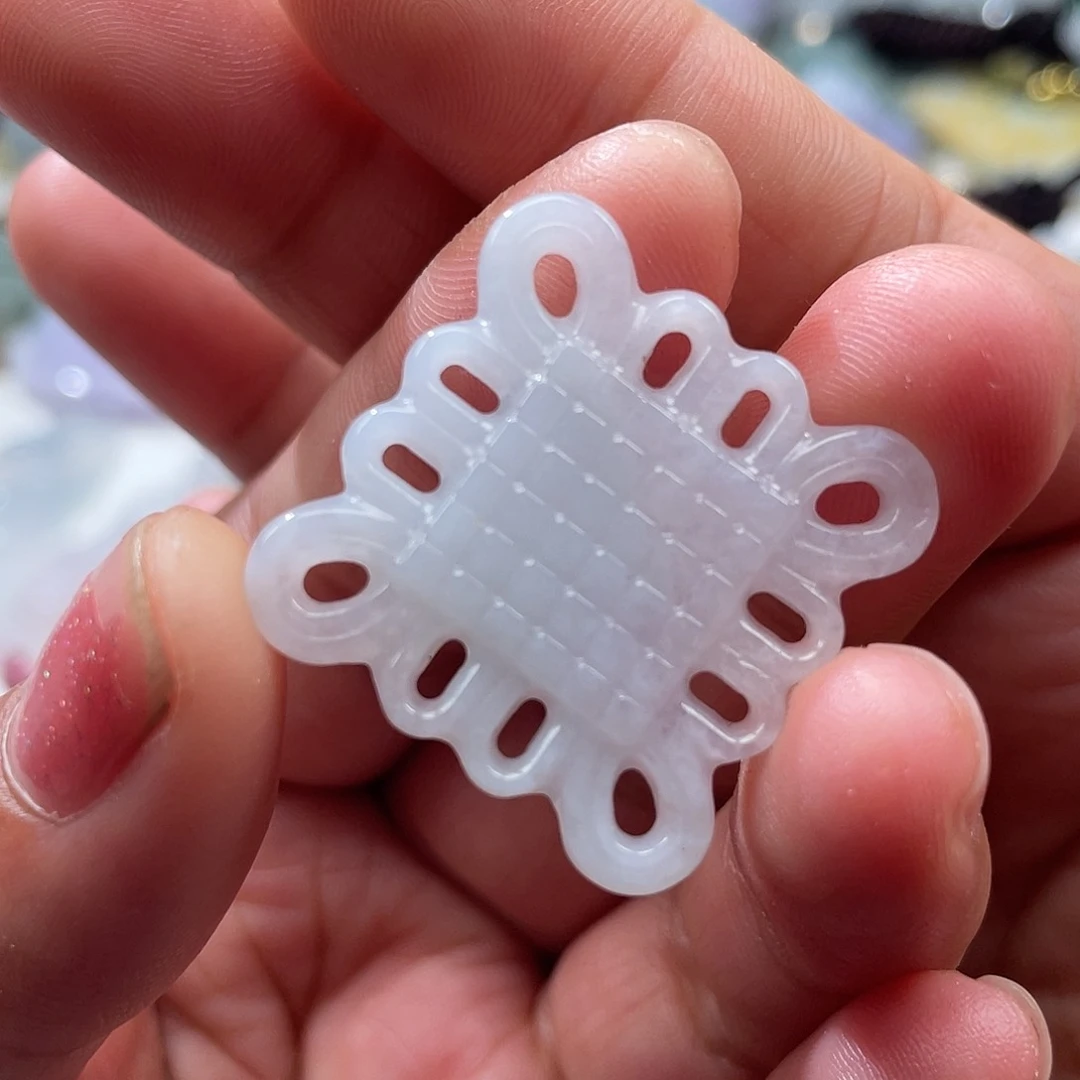 翡翠足铂镶嵌颈饰翡玉缘翡翠