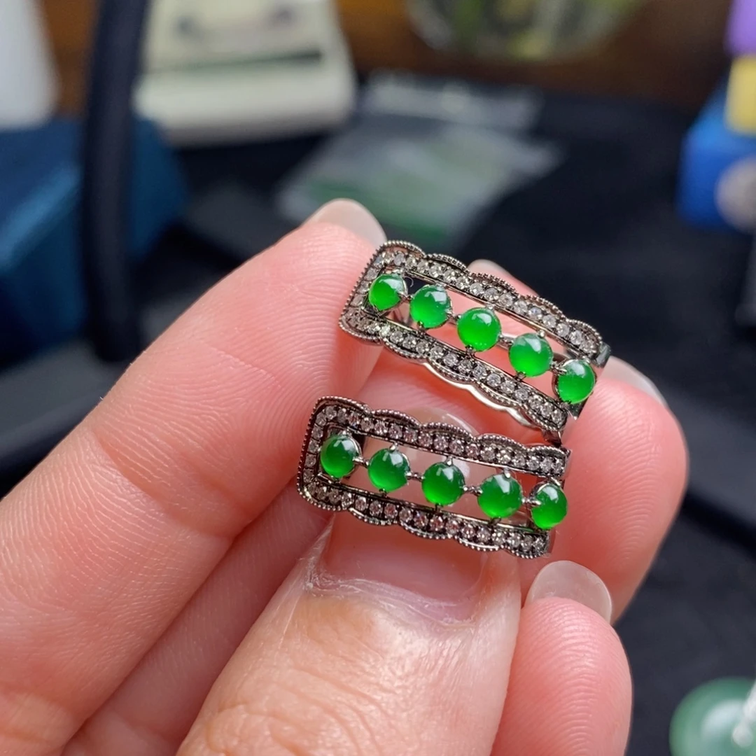 翡翠18K金镶嵌耳饰阳绿耳扣