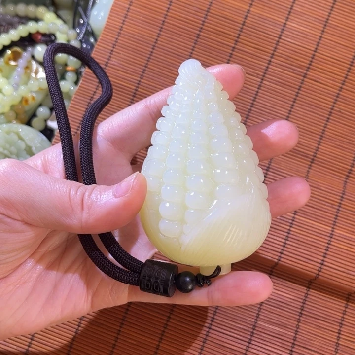 岫玉其它未镶嵌含****花