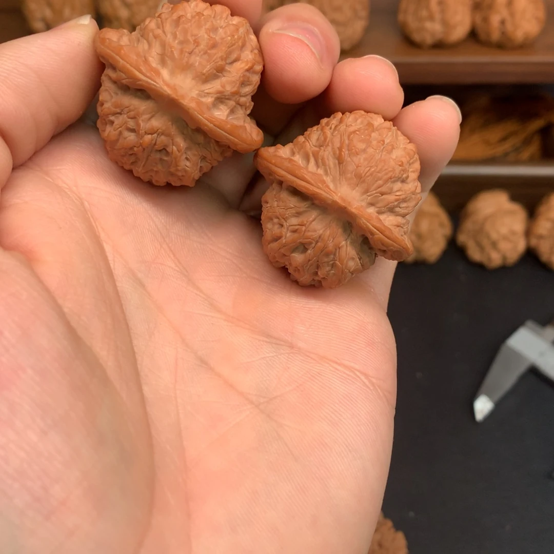 X***x文玩核桃把件37血麒麟