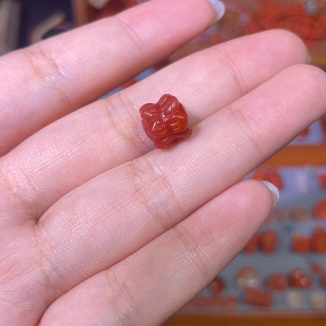 *****南红玛瑙并蒂莲未镶嵌