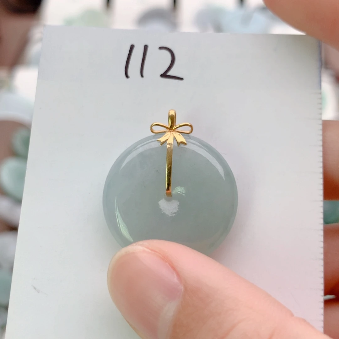 蔓***莓翡翠18K金镶嵌颈饰吊坠