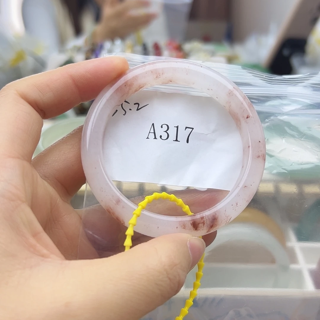 石英质玉未镶嵌手镯