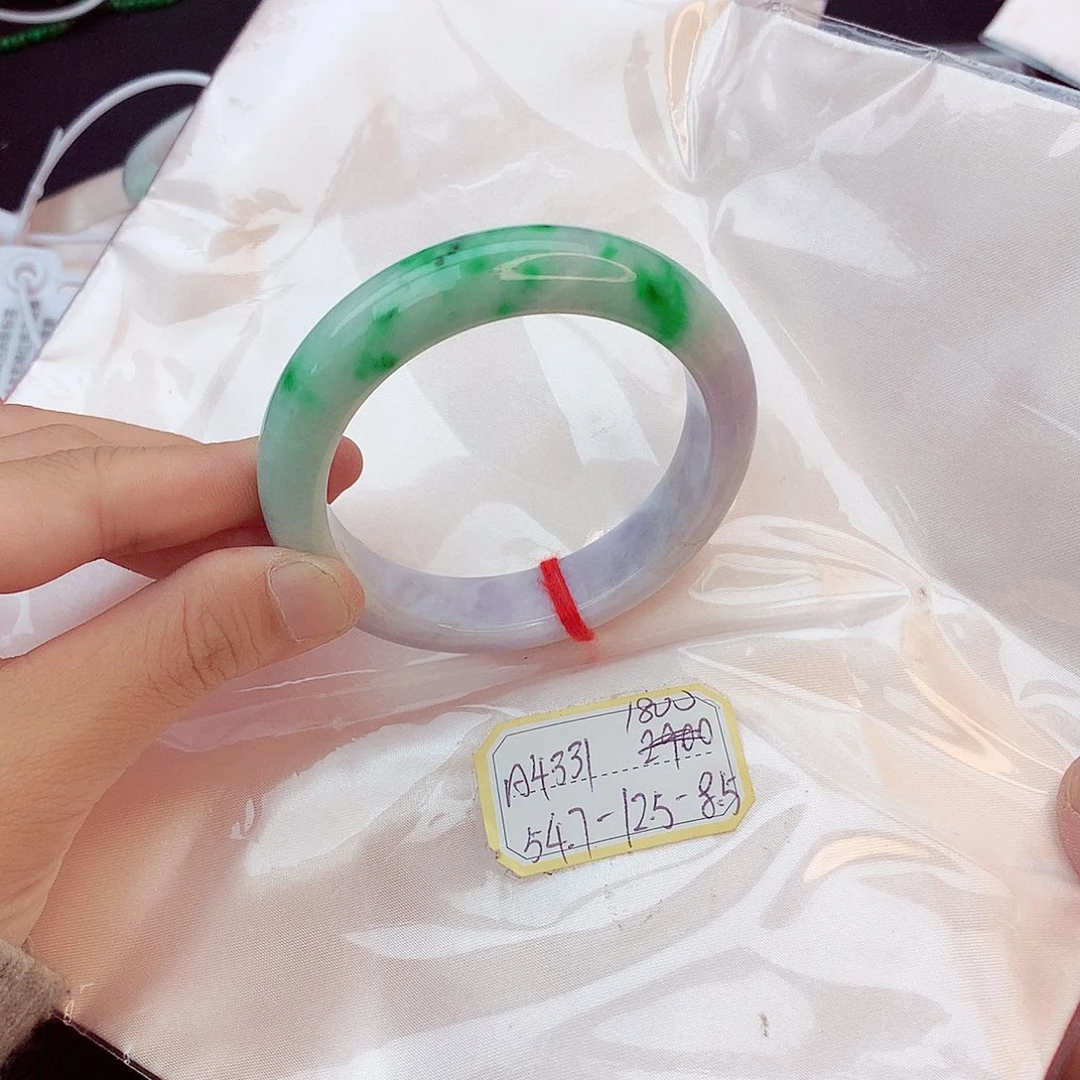 翡翠手镯未镶嵌翡翠