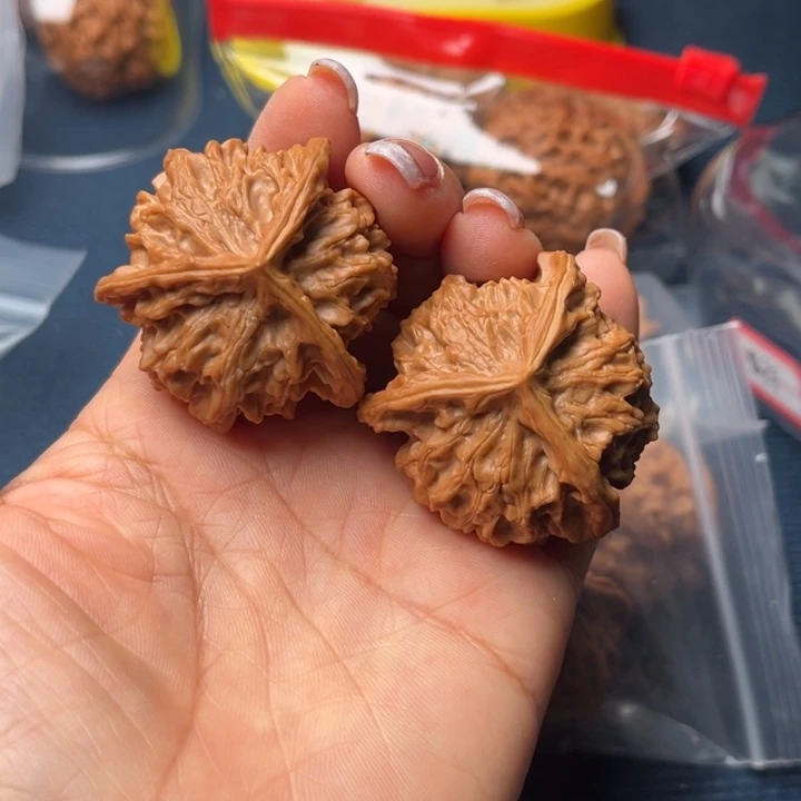 文玩核桃吊坠41盘山三棱