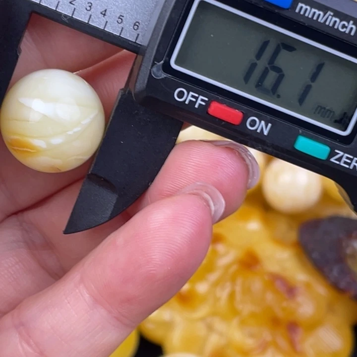 蜜蜡未镶嵌裸石微瑕763