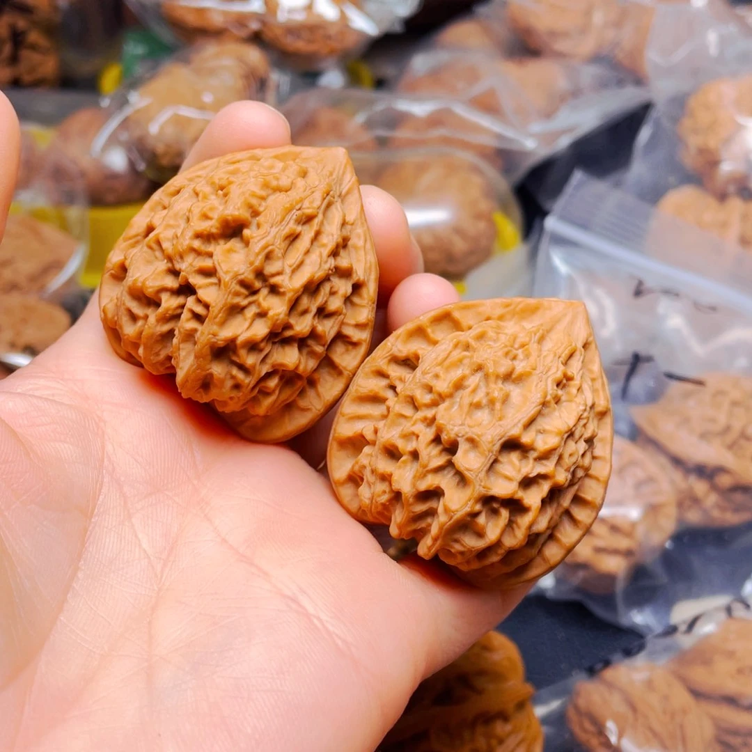 吊坠文玩核桃?*?金牛一对