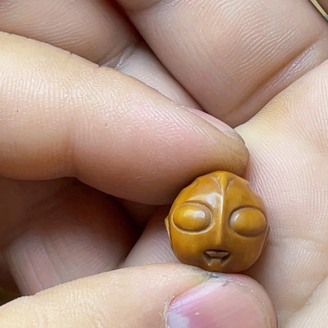 凹凸曼 后头材质  特红火