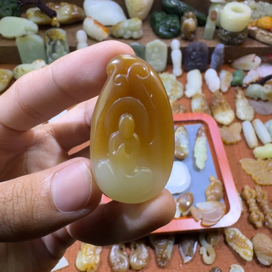 和田玉颈饰未镶嵌月****士