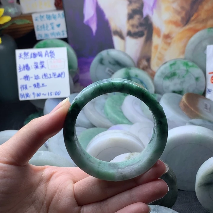 定制翡翠未镶嵌手镯