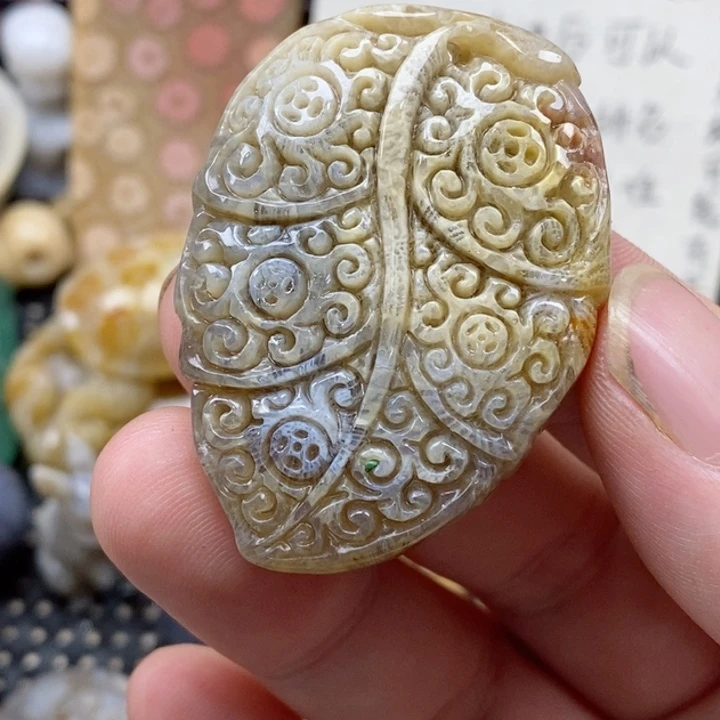 硅化珊瑚（珊瑚玉）未镶嵌颈饰有瑕