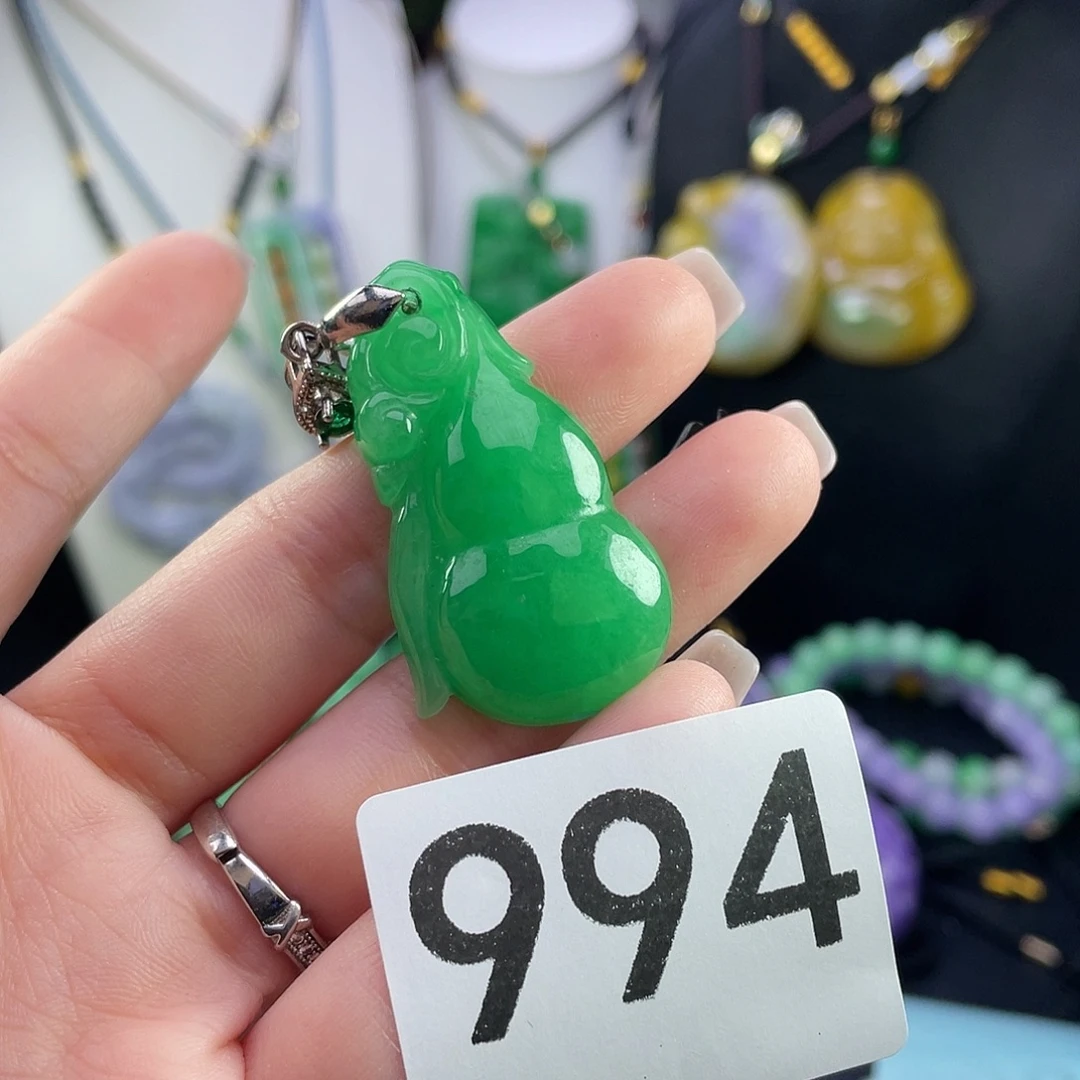 翡翠未镶嵌吊坠(赠链)