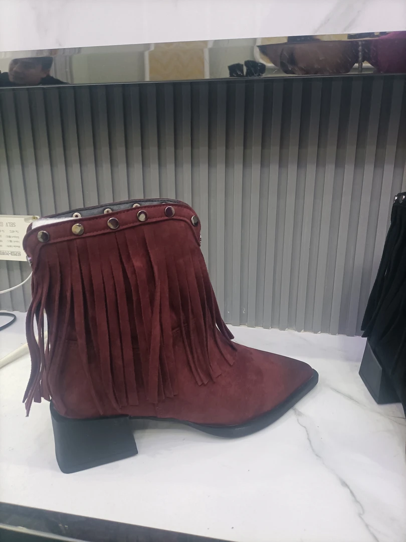 高级感磨砂皮流苏平底马丁靴女2024新款尖头粗跟套筒西部牛仔靴