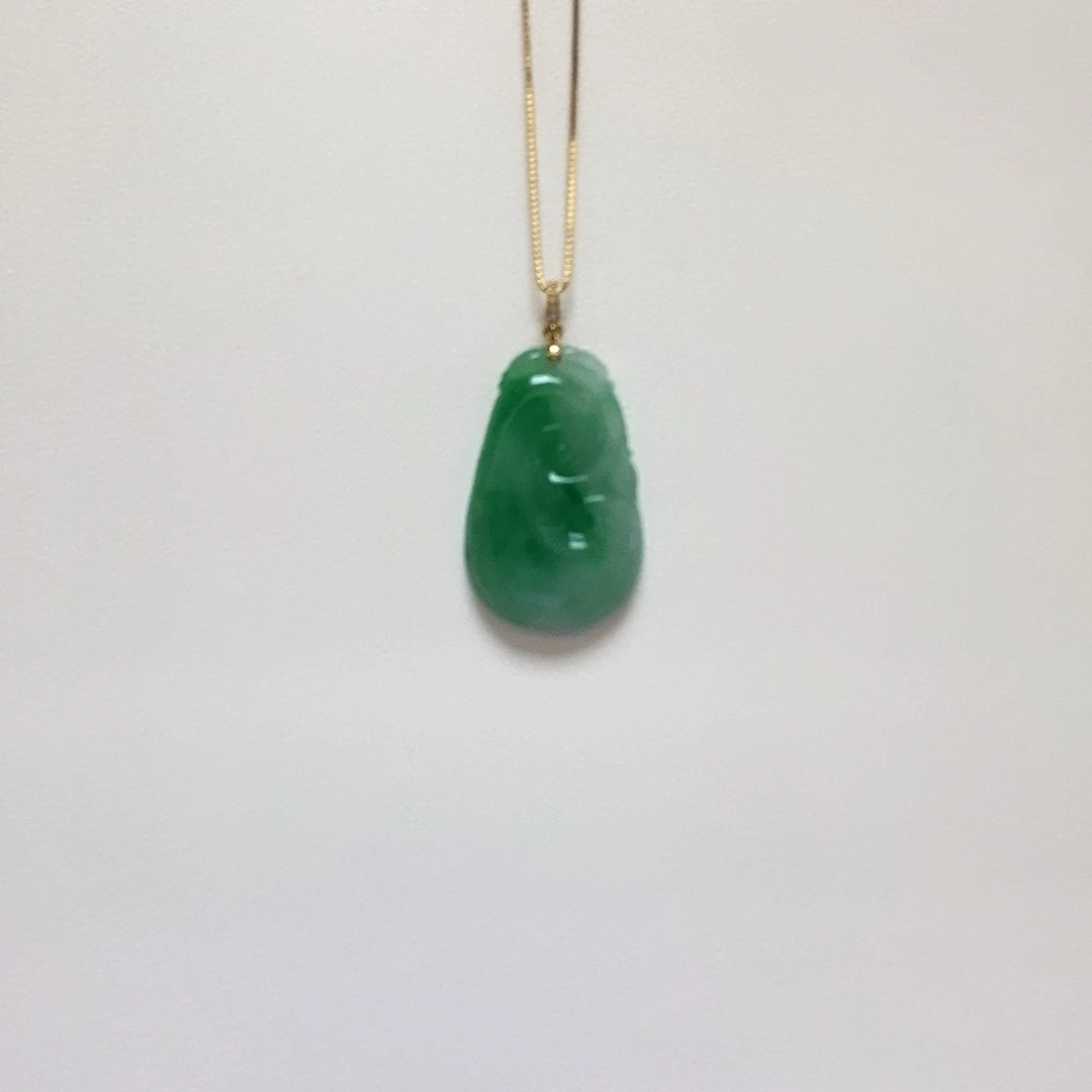 翡翠18K金镶嵌颈饰简单