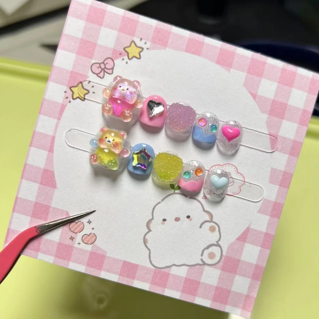 小朋友纯手工穿戴甲多巴胺可拆卸指甲可爱小熊美甲卡通穿戴甲